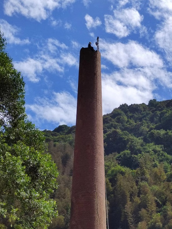 煙囪拆除-人工拆除磚煙囪技術(shù)資訊