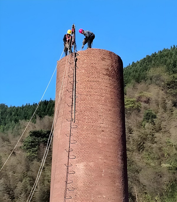 煙囪人工拆除工程：專(zhuān)業(yè)方案規(guī)劃與安全實(shí)施
